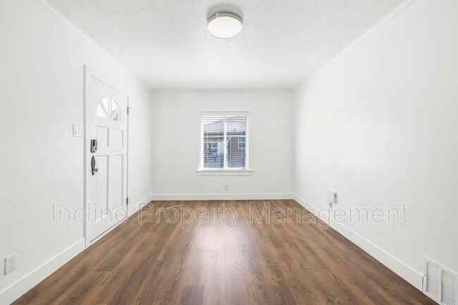 Building Photo - 758 Loveland Ave