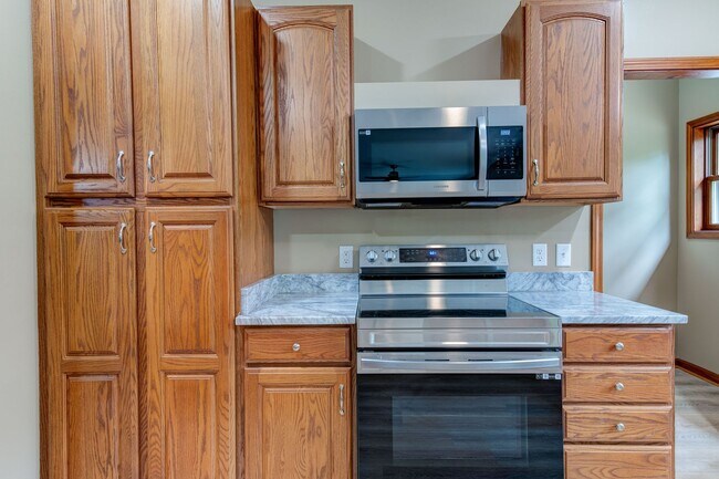 Building Photo - Completely remodeled home in Alexander ava...