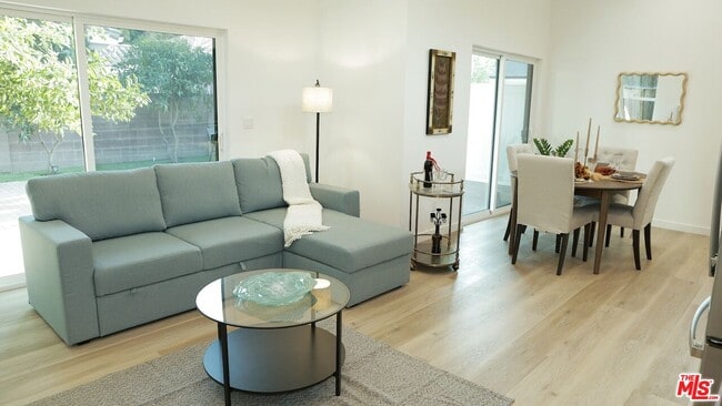 Foto del edificio - 4524 Mammoth Ave