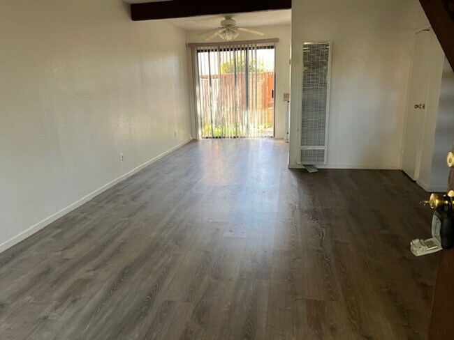 Foto del edificio - Walnut Meadows Condominium Complex HOA