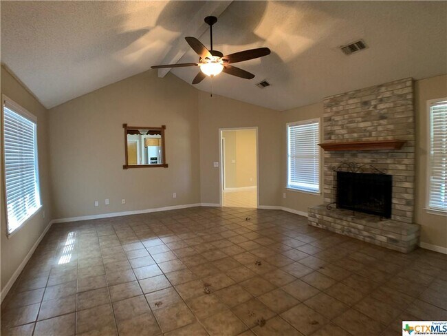 Building Photo - 1128 Camellia Ln