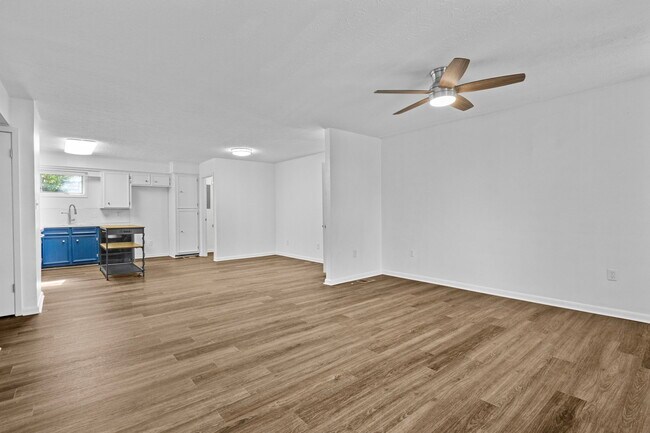 Building Photo - 26 Lakeside Dr
