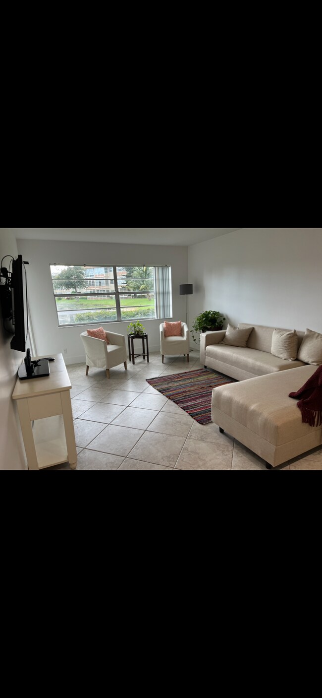 Foto del edificio - 4806 NW 36th St