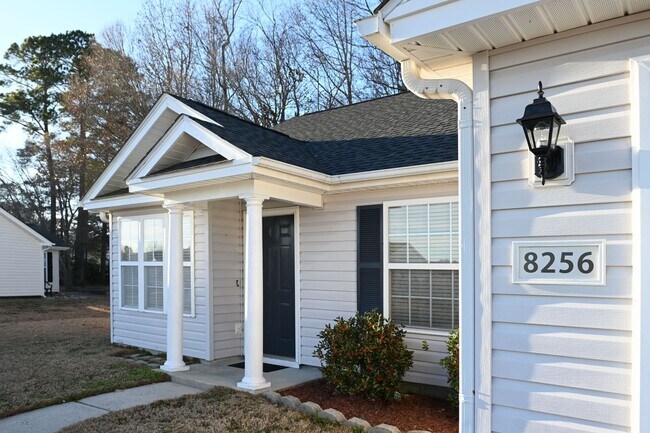 Building Photo - Charming 3BR Ranch in Osprey Woods – Screened Porch & Vaulted Ceilings