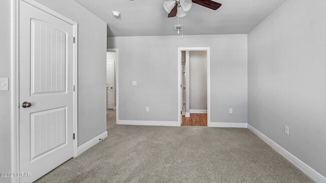 Foto del edificio - 5845 Callaway Cir