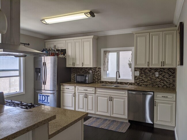 kitchen - 2625 W Avenue 34