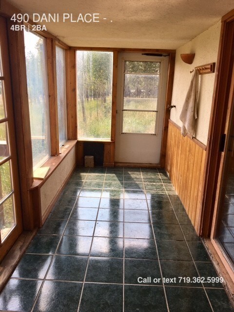 Foto del edificio - 490 Dani Pl