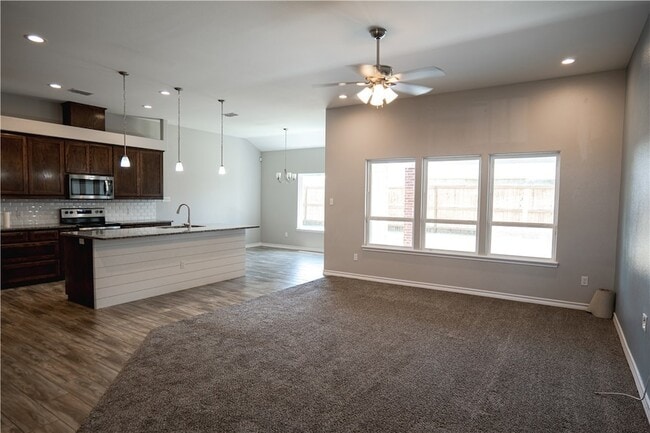 Foto del edificio - 7509 Miriam Vale Ct