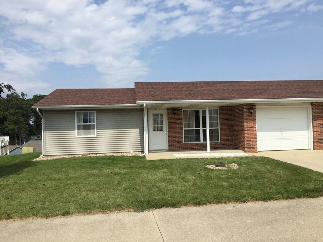 Foto principal - New Listing in Albion, Indiana!