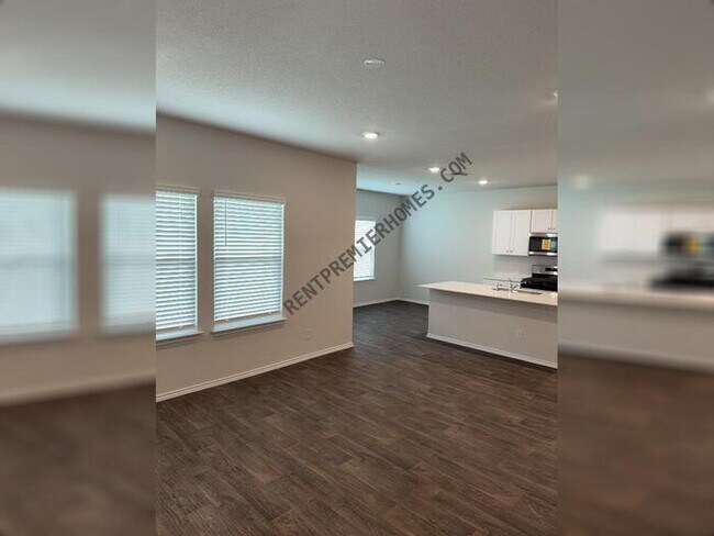 Foto del edificio - 15722 Clove Spice Wy