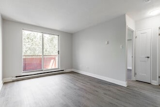 Building Photo - 25 Lorne Ave
