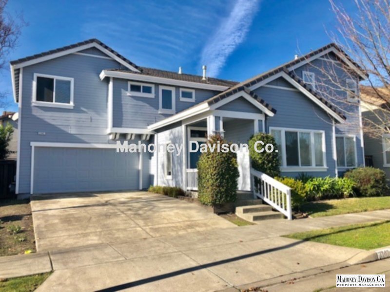 Primary Photo - Spacious three bdrm + loft/2.5 bath, two s...