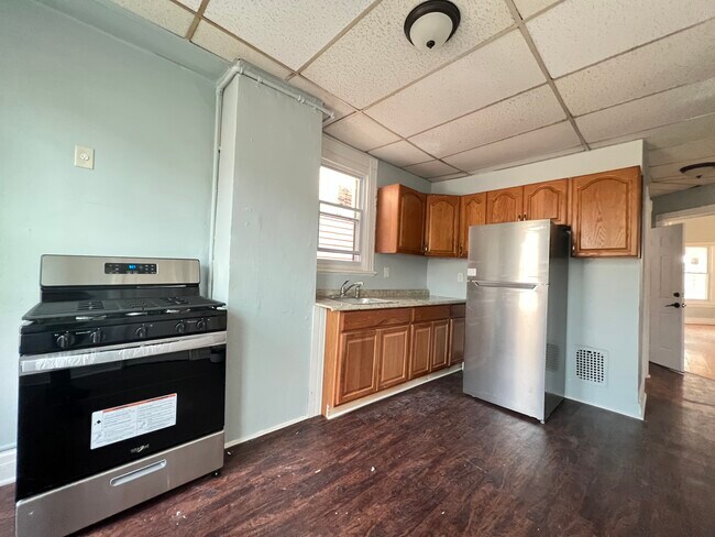 Building Photo - 32 Stegman St