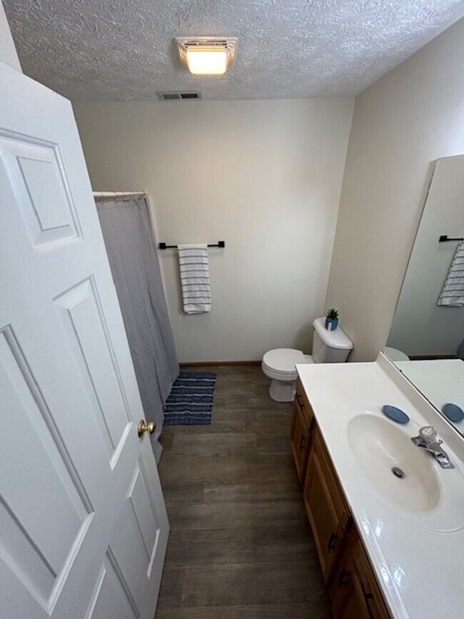 Foto del edificio - Updated Ranch with 2 Bedrooms, 1 Bath, and 1-Car Attached Garage in Troy, Ohio - Your Perfect Hom...