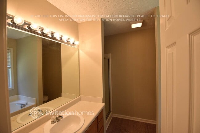 Building Photo - 402 Parlor Cir