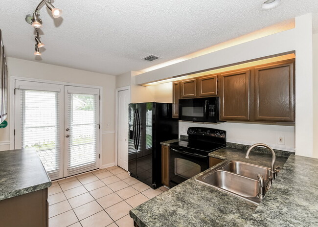 Foto del edificio - 9591 Sugar Hollow Ln