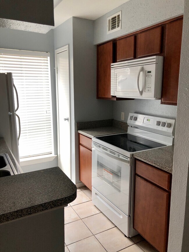 Foto del edificio - 3506 Cove View Blvd