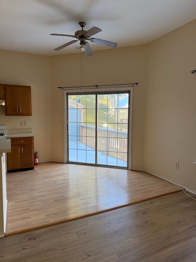 Zona para comer - 5083 Beech Ct