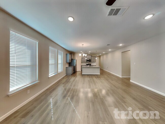 Foto del edificio - 540 Hazeltine Rd