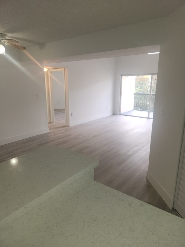 Foto del edificio - 6292 NW 186th St