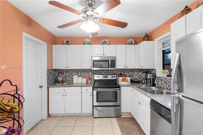Foto del edificio - 7141 SW 9th St