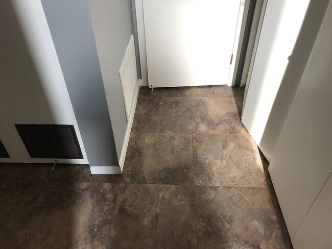 Foto del edificio - Lawrence Twp - 3 bedroom townhome