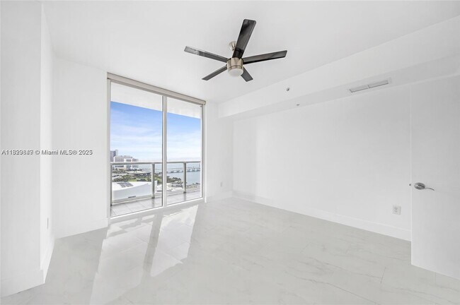 Foto del edificio - 244 Biscayne Blvd