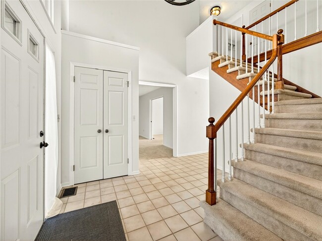 Building Photo - 9 Glen Valley Dr