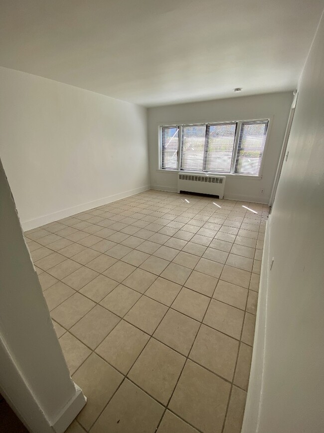 Building Photo - 10 Fillmore Pl