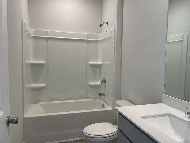 Foto del edificio - 239 W Bradford Pointe Drive FOR RENT!