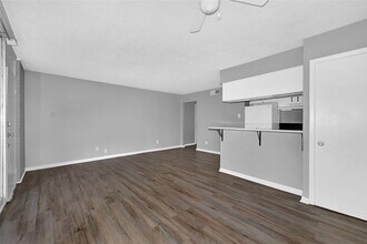 Building Photo - 1200 Carolyn Ct