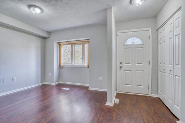 Foto del edificio - 6533 Woodgreen Cir