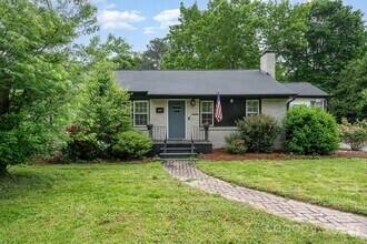 Building Photo - 1005 Home Trail
