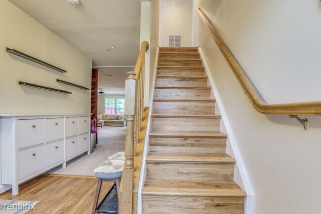 Building Photo - 3 br, 2.5 bath Townhome - 2562 Junco Ct