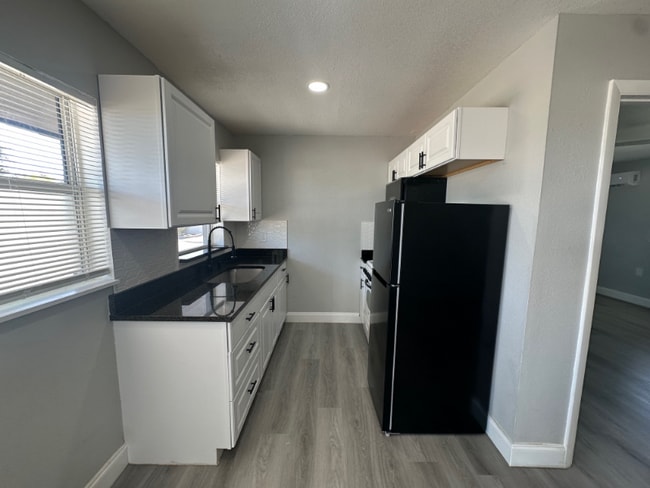 Building Photo - 1122 Neptune Dr