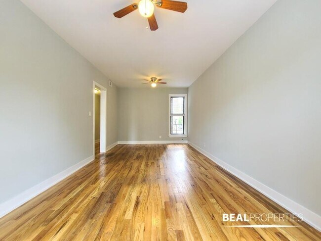 Building Photo - 3 bedroom in CHICAGO IL 60657