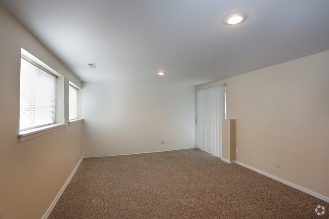 3 habitaciones, 1.5 baños - 1910 pies cuadrados - Briar Hill