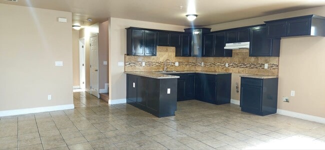 Building Photo - 109(209,211)