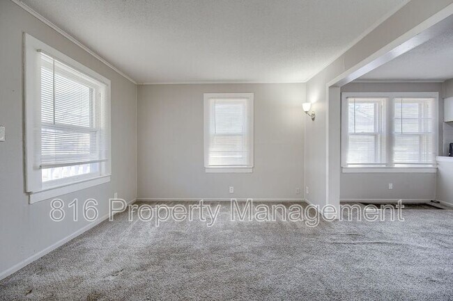 Building Photo - 3211 E 69th St