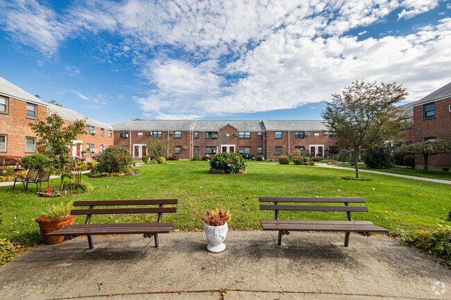 Building Photo - Clearview Gardens