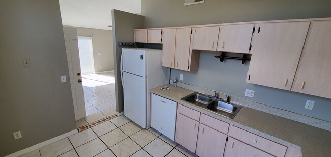 Foto del edificio - 2370 Harbor Town Dr