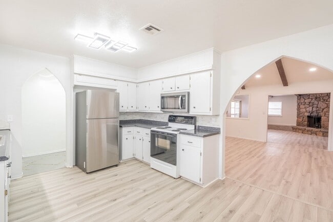 Building Photo - Bright and clean 3 bedroom home!