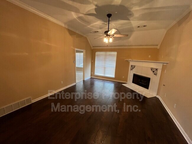 Foto del edificio - 9480 Grove Rd