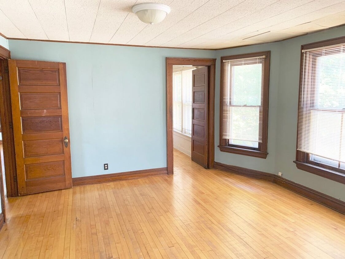 Building Photo - Lindholm Properties - 508-510-508 1/2 S. M...