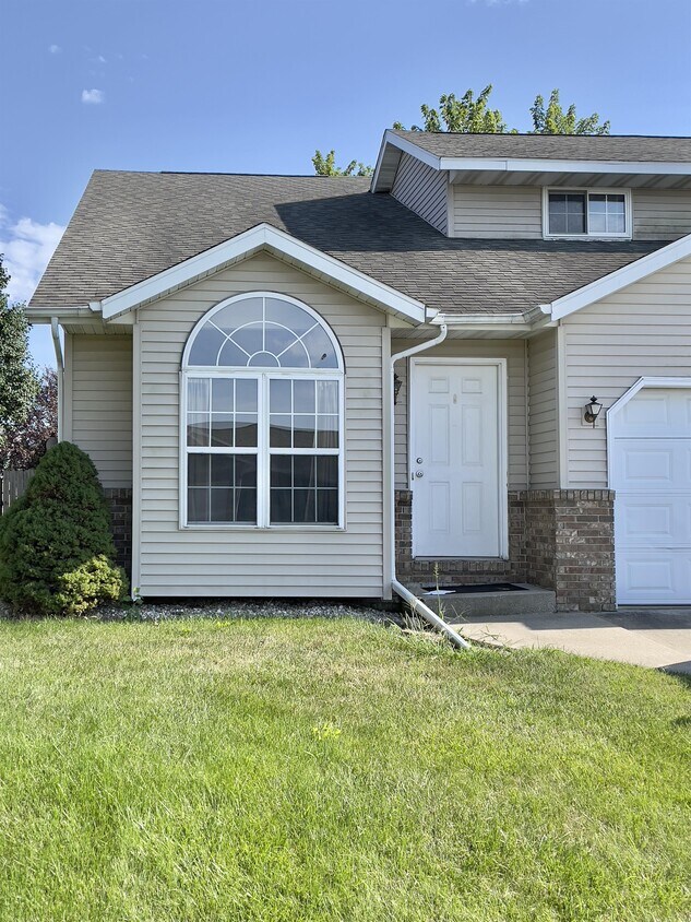 120 Eagle Ridge Dr, Chatham, IL 62629 House Rental in Chatham, IL