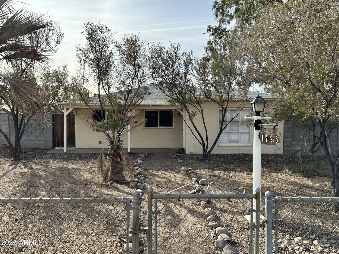 Foto principal - 1725 E Monte Vista Rd