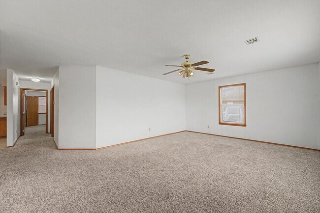 Foto del edificio - Welcome to this charming 2-bedroom, 2-bathroom home