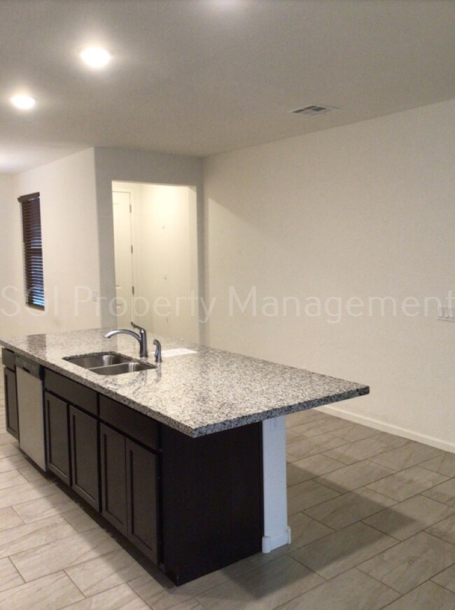 Foto del edificio - 2029 N Thunderbird Ave