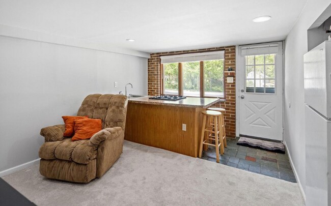 Building Photo - 585 Monastery Ave