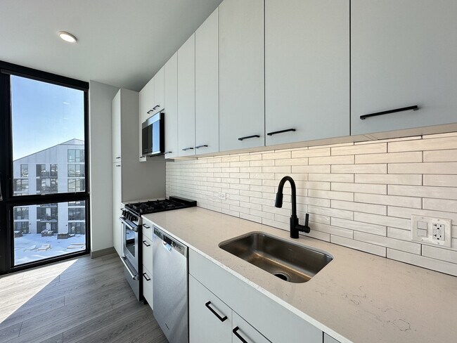 Foto del edificio - 2155 N Elston Ave